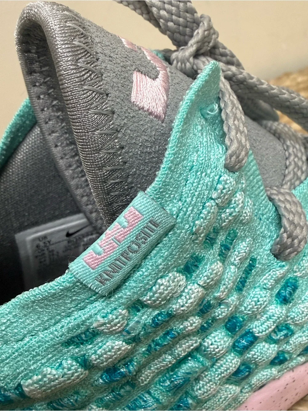 Nike LeBron 17 South Beach Youth 6.5